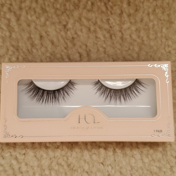 House of Lashes Demure Lite - Picture 1 of 2